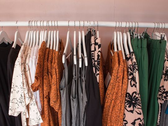 Wieszaki na kółkach - jak wybrać odpowiedni?