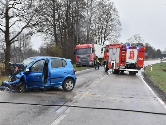 Czołowe zderzenie z ciężarówką. Policja ujawniła szczegóły