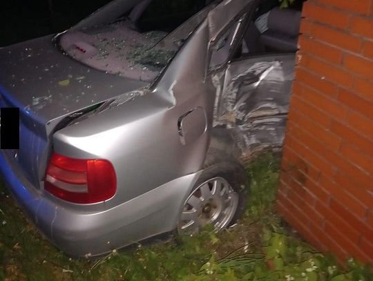 Wjechał w auto funkcjonariuszy. Chciał bić policjantów i pograniczników. Miał ponad 2 promile