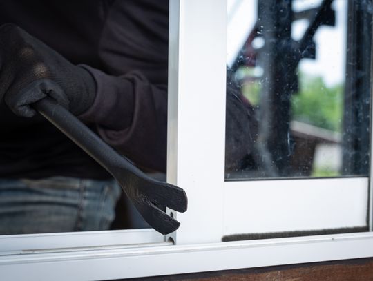 Włamanie do sklepu w Rudzie. Policja ustala sprawców