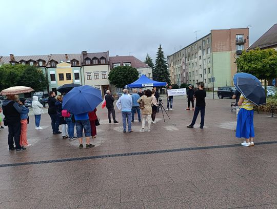 Włodawa: Pokojowe zgromadzenie o nielegalnej migracji. Emocji jednak nie zabrakło