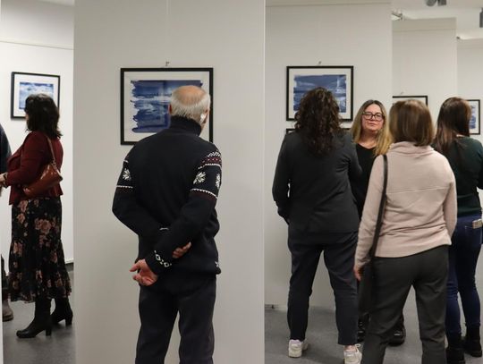 13 lutego w progach Miejskiej Biblioteki Publicznej we Włodawie odbyło się uroczyste otwarcie wystawy fotografii pt. „Zapisane w błękicie”.