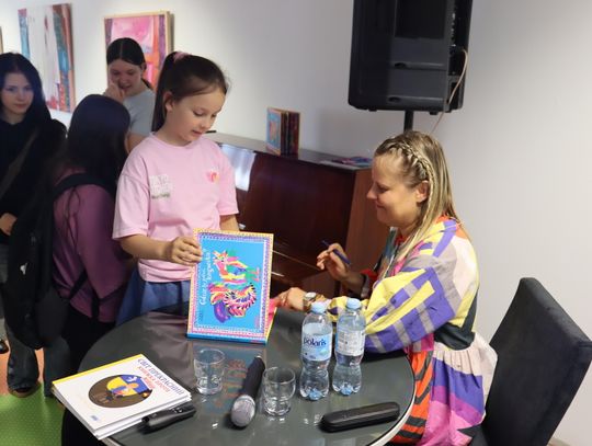 19 czerwca w Miejskiej Bibliotece Publicznej we Włodawie odbyło się spotkanie autorskie z Anną Kaźmierak, autorką i ilustratorką książek.