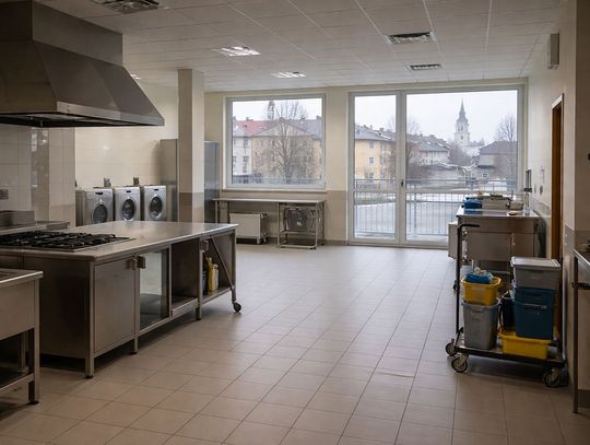 wnętrze profesjonalnej kuchni