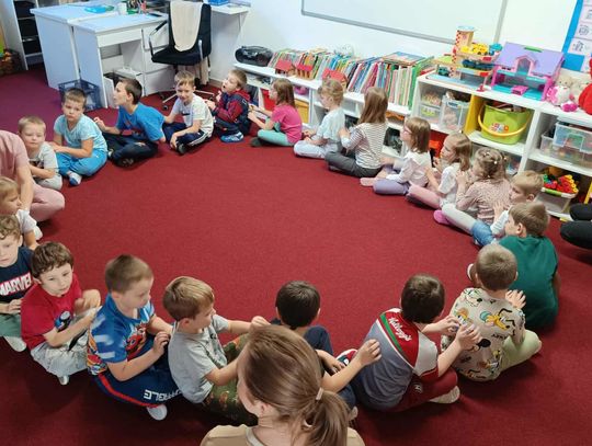 Włodawa. Nowa inicjatywa włodawskiego szpitala. Lekcja wychowania fizycznego z fizjoterapeutą