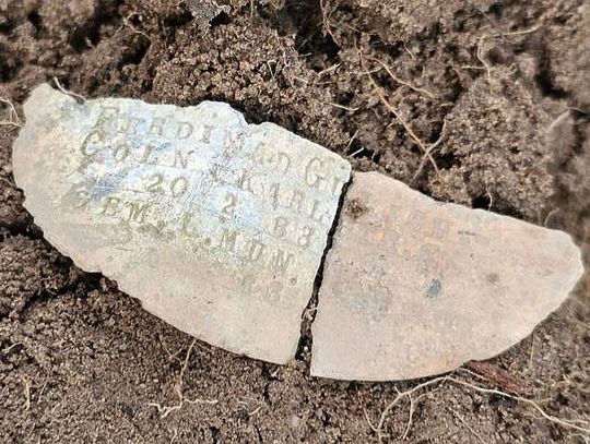 Włodawa. Odnaleźli nieśmiertelnik żołnierza. Apelują o pomoc w poszukiwaniach