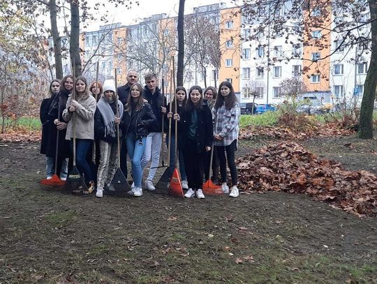 Włodawa. Posprzątali park na pomniki ofiar zbrodni niemieckich