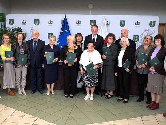 grupowe zdjęcie włodawskiej rady seniorów trzeciej kadencji