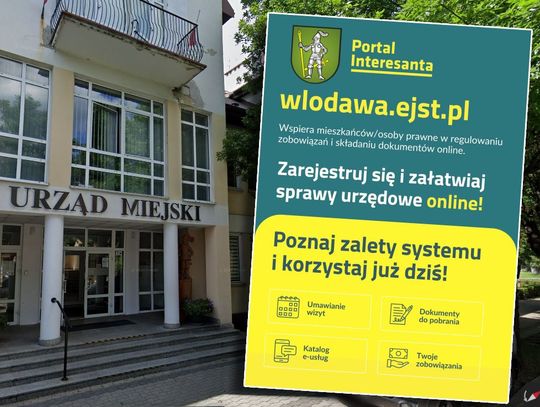 ulotka z nazwą portalu na tle urzędu miejskiego we włodawie