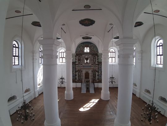wnętrze synagogi we włodawie