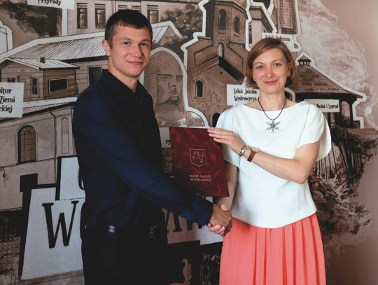 Nowa energia, wieloletnie doświadczenie i ambitna wizja rozwoju – tak w skrócie można opisać zmiany, jakie zaszły w Urzędzie Gminy Wojsławice. Wójt Bartłomiej Szajner oficjalnie powołał Sylwię Jasiuk na stanowisko swojego zastępcy. Doskonale znana mieszkańcom z działalności na rzecz kultury.