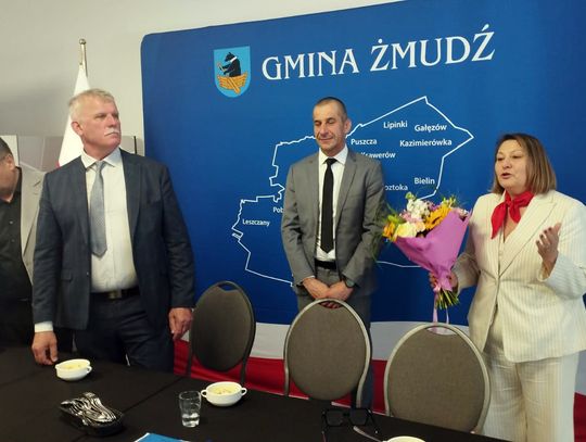 Podczas sesji Rady Gminy Żmudź, która odbyła się 17 czerwca 2026 roku, radni podsumowali działalność samorządu za rok 2025. Najważniejszymi punktami obrad było przedstawienie raportu o stanie gminy oraz rozpatrzenie wykonania budżetu za miniony rok.