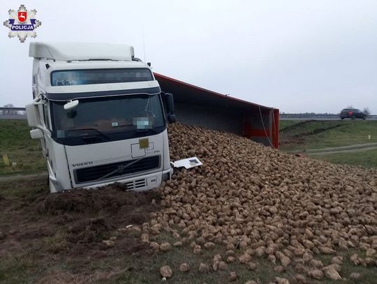 Wpadł do rowu i rozsypał buraki