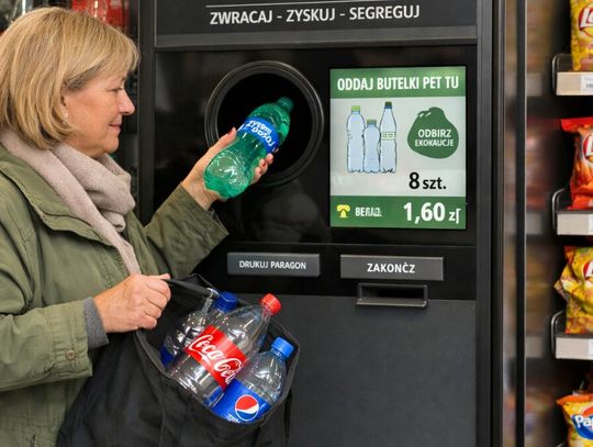 Wrzucają do butelkomatów po kilkaset opakowań. Zwroty kaucji robią wrażenie Wrzucają do butelkomatów po kilkaset opakowań. Zwroty kaucji robią wrażenie