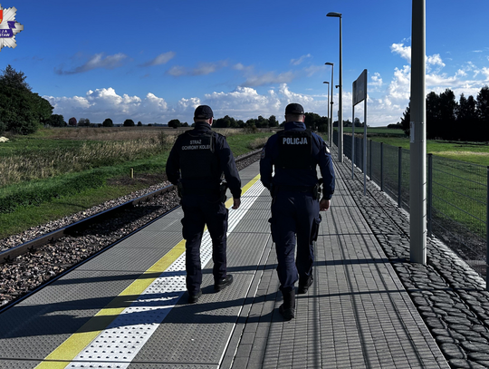 Wspólne patrole Policji i Straży Ochrony Kolei. Kierowcy i piesi pod lupą
