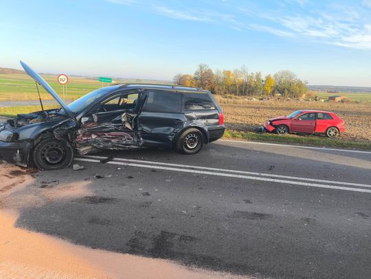 Wypadek na drodze wojewódzkiej w miejscowości Czarnoziem. Dwie osoby w szpitalu
