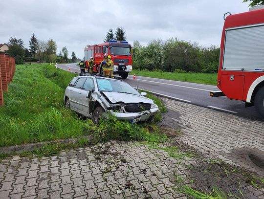 Wypadek na trasie Łęczna-Włodawa. Dwie osoby w szpitalu! [ZDJĘCIA]
