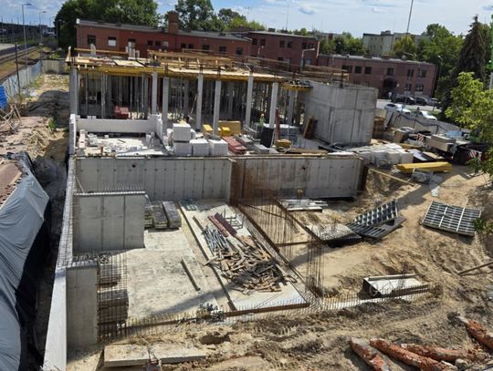 Wypadek przy budowie dworca PKP w Chełmie. Ranny pracownik trafił do szpitala