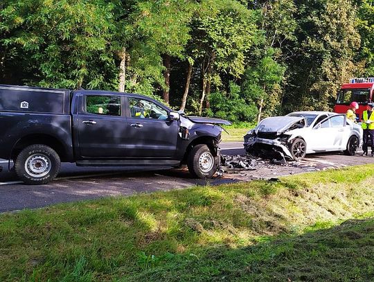 Wypadek w Wólce Orłowskiej. Mercedes wjechał w wojskowego forda [FOTO]