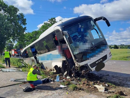 Z OSTATNIEJ CHWILI! Wypadek autokaru w Zakręciu!