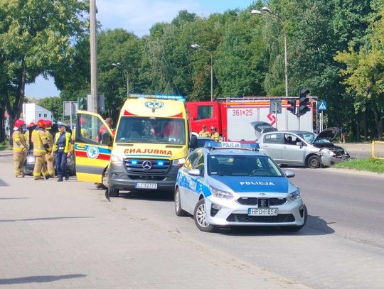 Z ostatniej chwili. Zderzenie osobówek na alei Armii Krajowej [ZDJĘCIA]