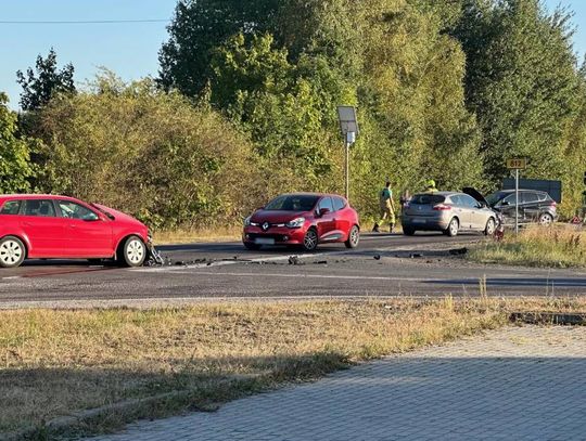 Z OSTATNIEJ CHWILI! Zderzenie trzech aut w Łowczy