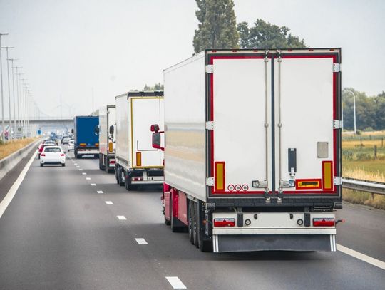 Zakaz wyprzedzania ciężarówek. Znamy szczegóły