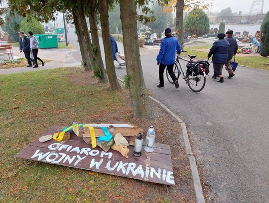 Chełm. Zapal znicz ofiarom wojny na Ukrainie. Społecznicy przygotowali instalację