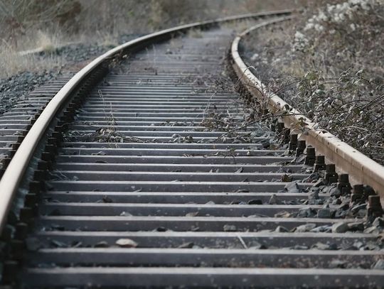 Zbudowali zaporę na torach