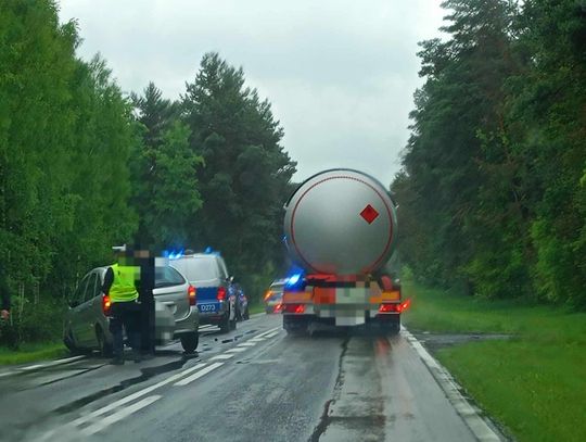 Zderzenie aut przed Okuninką. Kierująca wpadła w poślizg?