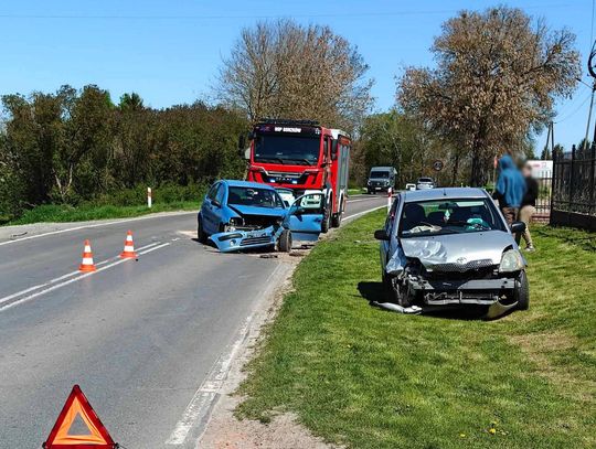 Zderzenie dwóch aut w Chorupniku. Dziecko zabrane do szpitala
