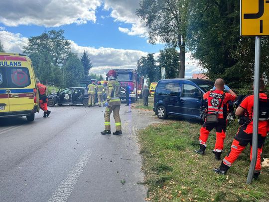 Zderzenie dwóch aut w Zarudni. Jedna osoba trafiła do szpitala