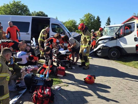 Zderzenie dwóch busów na krajowej 17 w Izbicy. 7 osób poszkodowanych