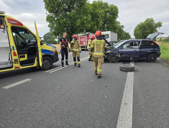 Zderzenie dwóch pojazdów w Zakręciu – jedna osoba ranna, utrudnienia na DK-17 [ZDJĘCIA]