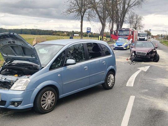 Zderzenie Mercedesa z Oplem. W jednym z aut jechało 2-letnie dziecko