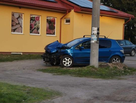 Zderzenie na skrzyżowaniu w Wereszczynie. Dwie osoby w szpitalu