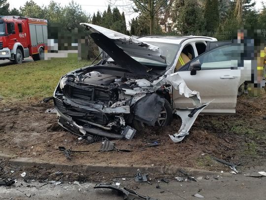 Lubelskie. Zderzenie volvo z ciężarówką. Dwie osoby trafiły do szpitala