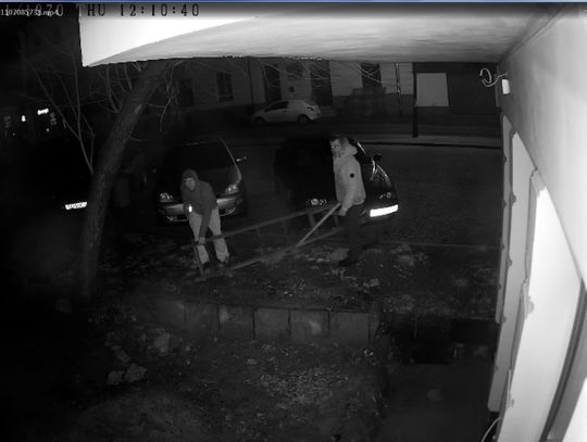 Złodzieje z parciem na szkło...