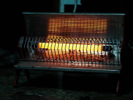 Zmarł z głową na grzejniku