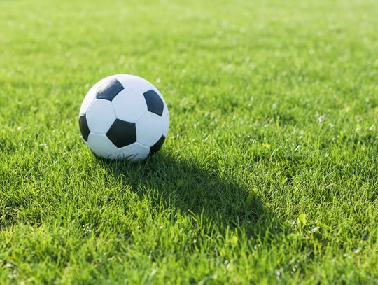 Budowa nowoczesnej bazy sportowo-edukacyjnej w Sawinie, która miała stać się wizytówką gminy, budzi coraz większe kontrowersje. Podczas ostatniej sesji rady gminy padły gorzkie słowa o opóźnieniach, zaniedbaniach na placu budowy i „potrzebie cudu”, by inwestycję ukończyć w terminie.