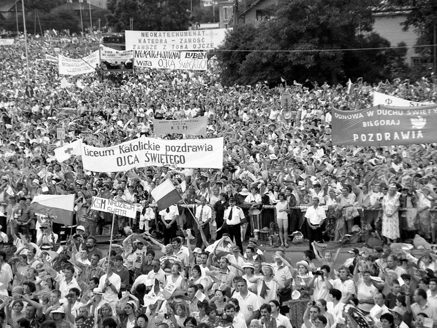 26 lat temu papież Jan Paweł II odwiedził Zamość. Tak wyglądała jego wizyta [ZDJĘCIA]