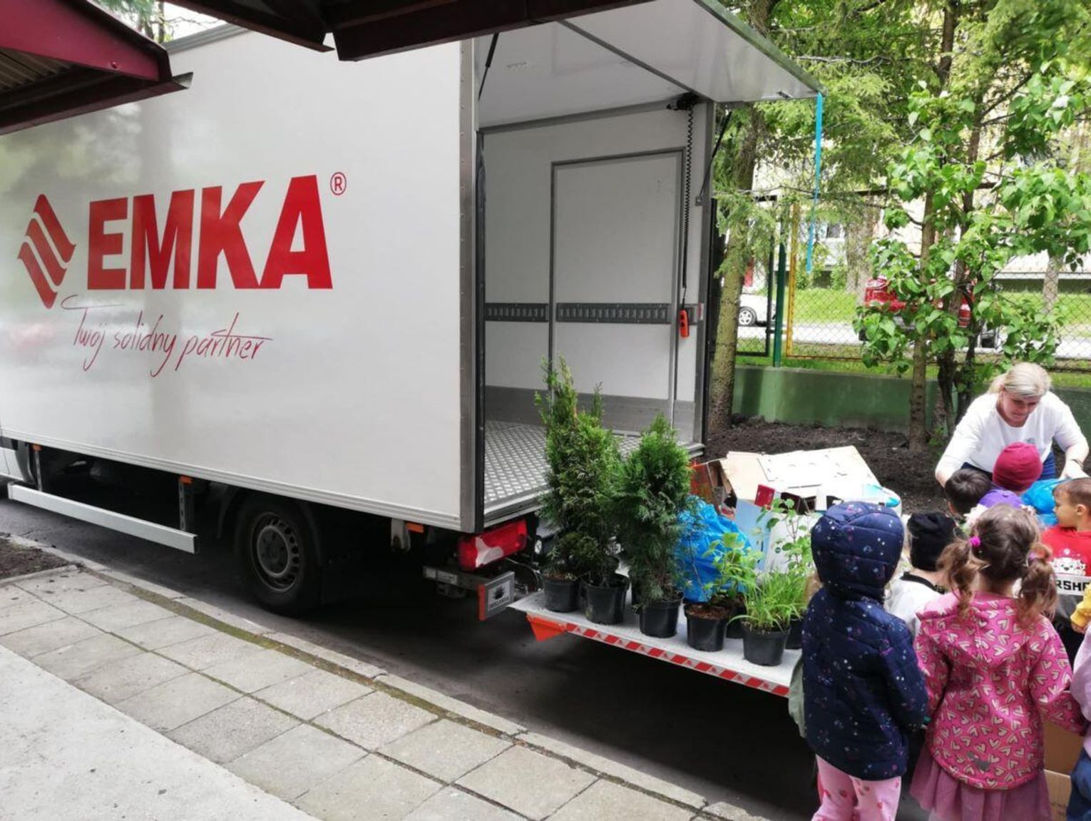 Akcja „Odpad zdasz, drzewko masz!” firmy EMKA S.A.