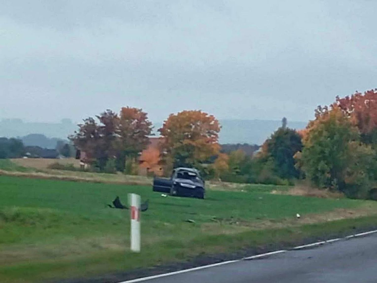 Auto dachowało w Rejowcu-Kolonii. 42-latek z obrażeniami ciała zabrany do szpitala