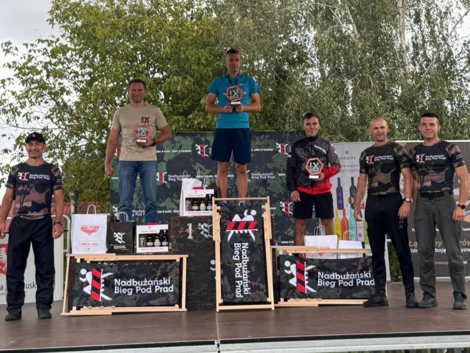 Biegali przez bagna i dzikie ostępy