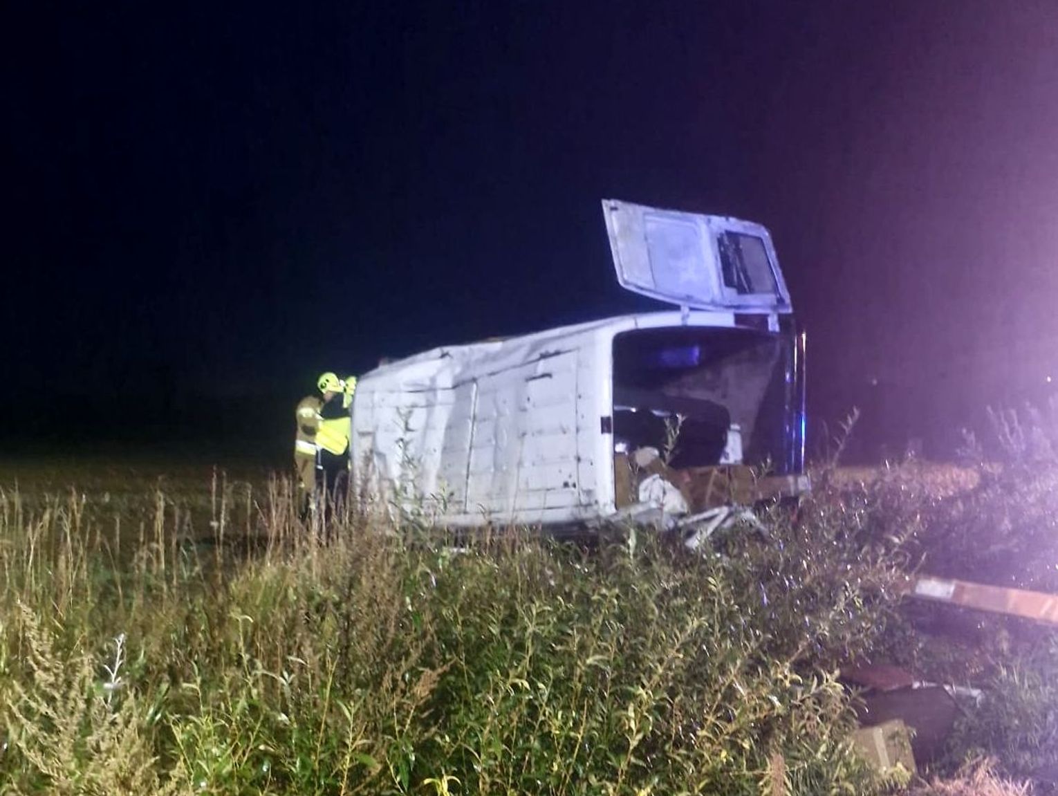 Bus wypadł z drogi. Pięć osób trafiło do szpitala