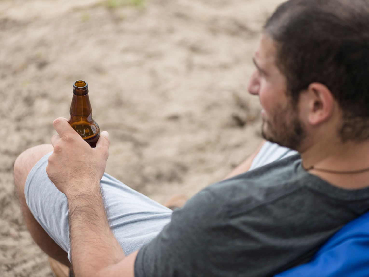 Chcą ograniczenia sprzedaży alkoholu nad Jeziorem Białym. W nocy procenty tylko w lokalach?