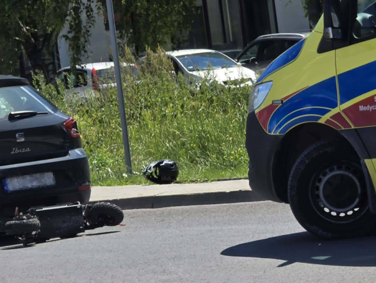 Chełm. Nastolatek na hulajnodze uderzył w samochód osobowy