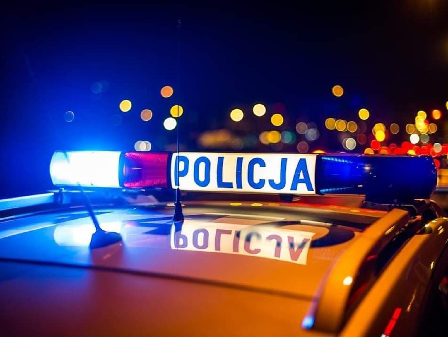 Chełm. 69-letni kierowca wjechał w trzy zaparkowane auta przy ul. Jedność