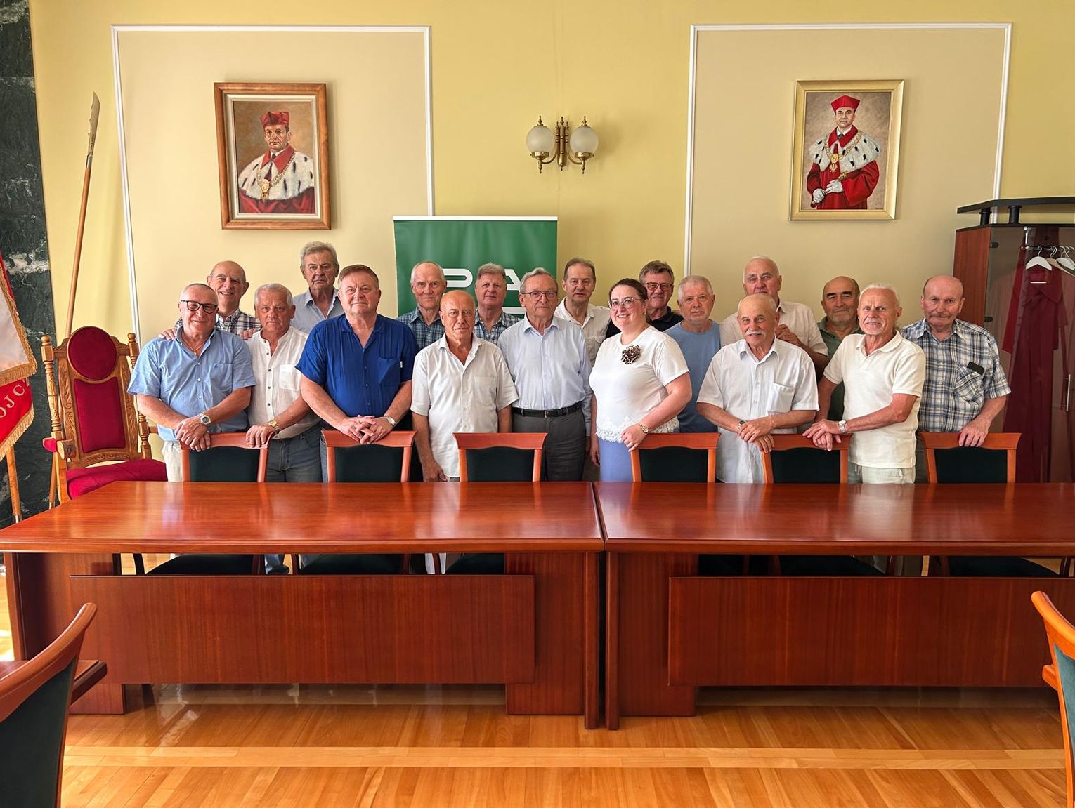 Chełm. Wspomnienia sprzed lat ożyły w szkolnych murach. Absolwenci spotkali się po 50 latach