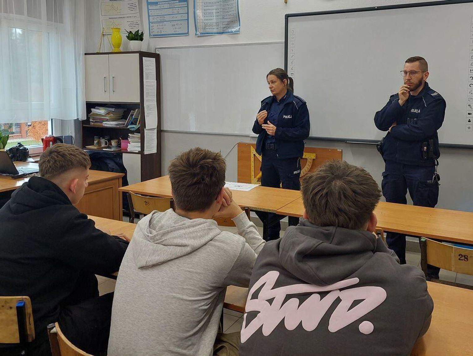 Chełmscy policjanci rozmawiali z uczniami o hejcie, cyberprzemocy i odpowiedzialności